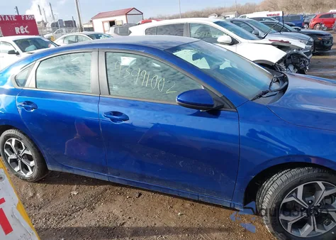 2020 Kia Forte Lxs z USA, uszkodzony, nr VIN 3KPF24AD0LE150490